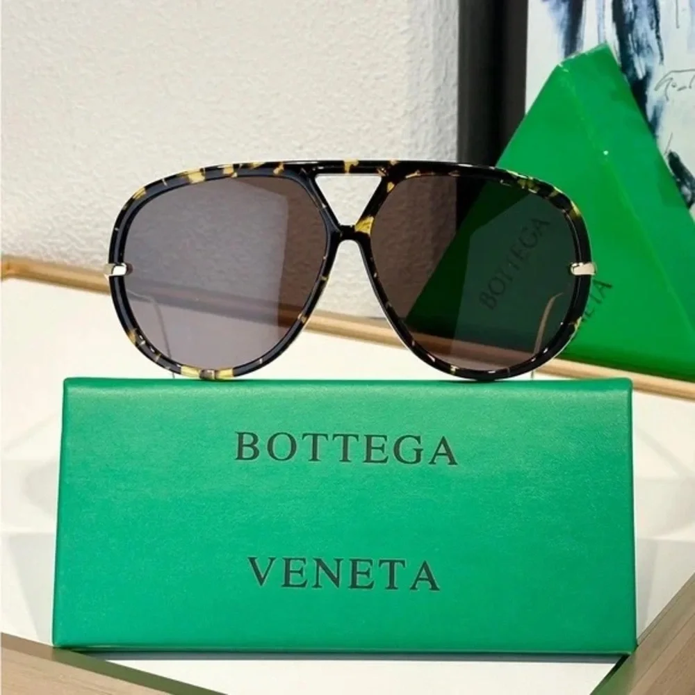 Bottega Veneta Women’s Sunglasses - Picture 3 of 8